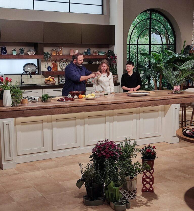 Εκπαιδευτική  επίσκεψη  της  Ομάδας  Αγωγής  του 2ου Γυμνασίου  Κατερίνης  με  θέμα «Προϊόντα  ΠΟΠ  και  ΠΓΕ  και  τοπικά  παραδοσιακά  της  Ελληνικής  Γης»  στην  Αθήνα – Αίγινα